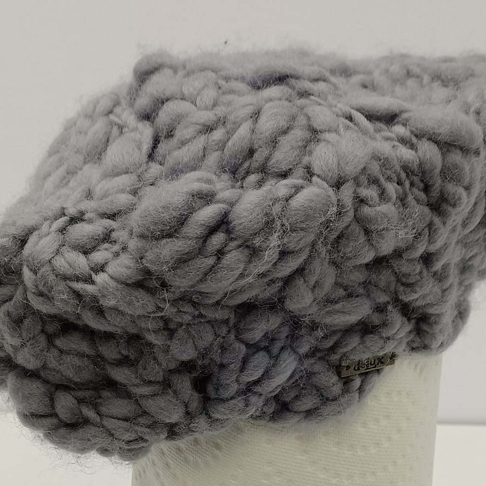 DELUX grey knitted beret